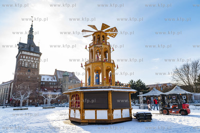 Gdańsk w zimowej aurze. Targ Węglowy. Nz. Anielski...