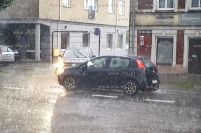 Wejherowo, ul. Św. Jana. Ulewny deszcz z gradem.10.08.2021...