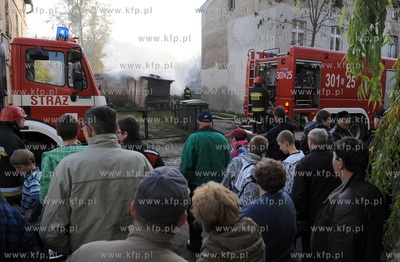Pozar na Partyzantow 112 w Gdansku - Wrzeszczu. Plonal...