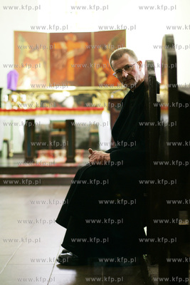 Kosciol pw. Podwyzszenia Krzyza Swietego w Pruszczu...