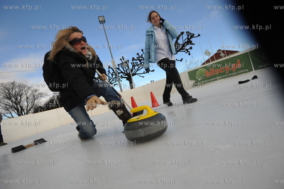 Sopot. W ostatni dzien slizgawni na molo, Sopot Curling...