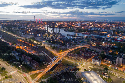 Wieczorny Gdańsk, wiadukt z ul. Jerzego Popiełuszki,...