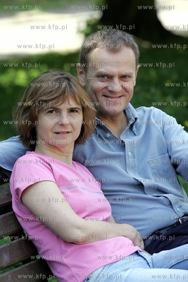 Donald Tusk z zona Malgorzata i psem Szeryfem. 26.05.2005...