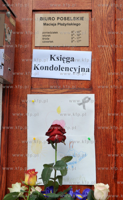 Gdansk. W biurze poselskim Macieja Plazynskiego zostala...