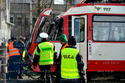 Ok. godz. 8:00, tramwaj nr 7, jadacy w kierunku Nowego...