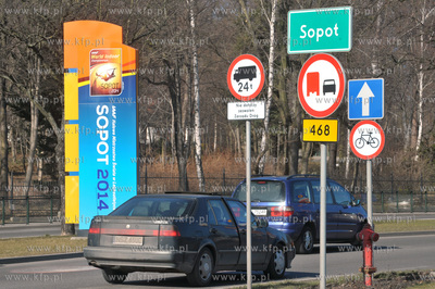 Sopot. Witacz na poczatku al. Niepodleglosci od strony...