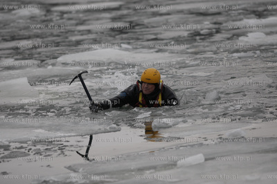 Gdynski Basen Jachtowy. Strazacy Jednostki Ratowniczo...