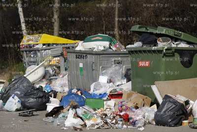 Kartuzy. Smietniki. 26.04.2011 fot. Krzysztof Mystkowski...