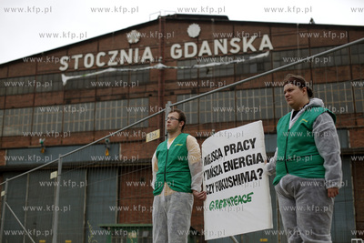 Stocznia Gdanska. Aktywisci Greenpeace rozwiesili na...