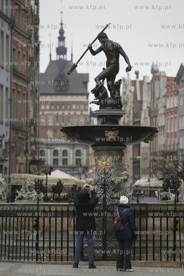 Gdansk. Dlugi Targ. Powrot posągu rzymskiego boga...