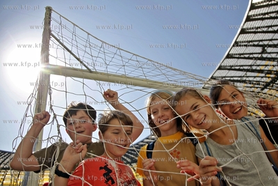 Przed stadionem pilkarskim PGE Arena odslonieto jej...