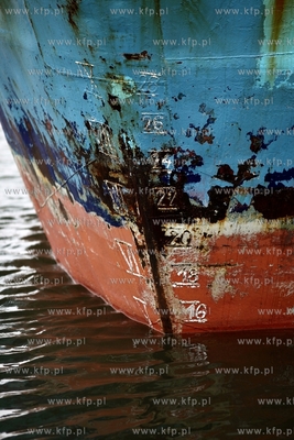 Statek towarowy MV TANAIS cumuje przy nabrzezu Motlawy...