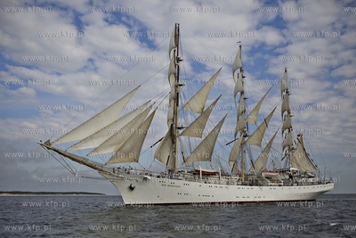 Powrót żaglowca Dar Młodzieży z
ostatniej, tegorocznej,...