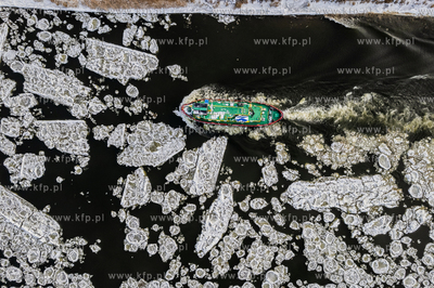 Lodołamacze udrożniają ujście Wisły.
09.01.2026
fot....