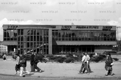 Gdansk. Biurowiec Polskich Linii Lotniczych LOT przy...