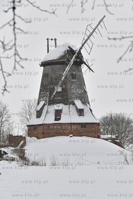 Zima na Żuławach. Wiatrak w Palczewie. 16.01.2021...