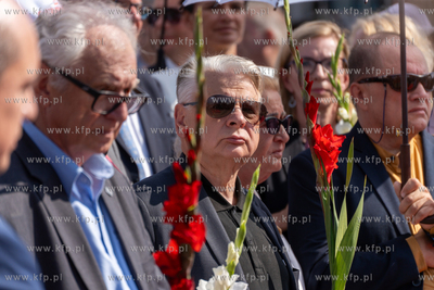 Gdańsk. Plac Solidarności. Symboliczne otwarcie bramy...