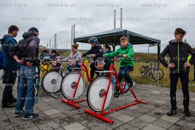 Gdańsk. Przejazd rowerowy tunelem pod Martwą Wisłą....