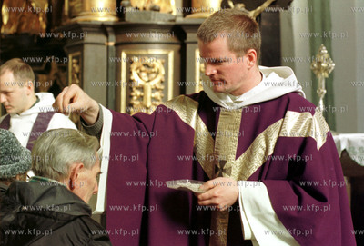    Sroda popielcowa u Domonikanow w gdanskim kosciele...