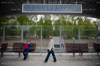Gdansk. Przystanek tramwaju wodnego przy Nabrzezu Barkowym...