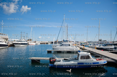 Sopot - molo. Przystan Jachtowa. Policyjna motorowka...