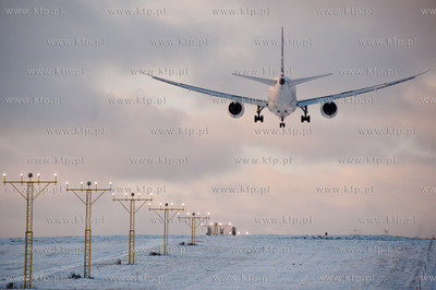 Gdansk. Port Lotniczy im. Lecha Walesy. Boeing 787-800...