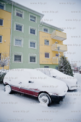 Gdansk. Os. Pogodne. Porywisty wiatr oraz silne opady...