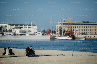 Gdynia. Plaza Miejska. Pierwszy prawdziwie wiosenny,...