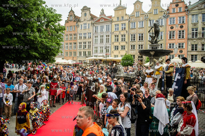 Gdansk. Swieto Miasta.  Parada Gdansczan - Wiwat Gdansk....