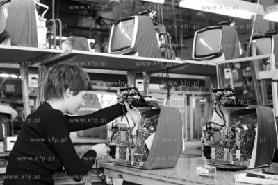 Linia produkcyja przenosnych odbiorników telewizyjnych...