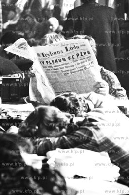 Strajk w Stoczni Gdanskiej im. Lenina Nz. stoczniowcy...