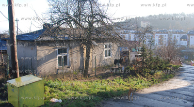 Piecset rodzin z osiedla mieszkaniowego na wzgorzu...