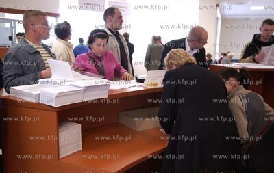 Gdansk. Pierwszy Urzad Skarbowy. Ostatni dzien skladania...