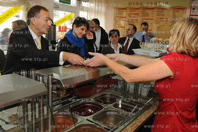 Bar mleczny, ktory prowadza osoby niepelnosprawne dziala...