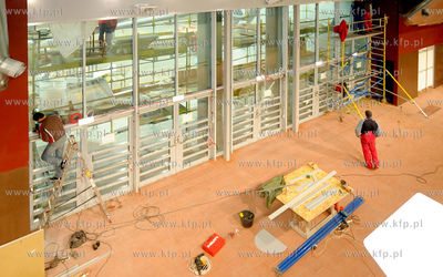 Trwaja prace wykonczeniowe Hali Sportowo - Widowiskowej...