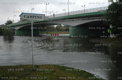 Elblag. Silny polnocny wiatr i opady deszczu spowodowawy...