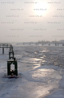 Kra na sluzie w Przegalinie 26.02.2010 fot. Maciej...