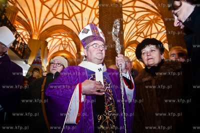 Obchody Grudnia70. Msza swieta w Bazylice Sw. Brygidy...