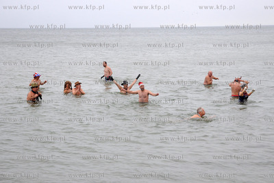 Plaza w Gdyni Redlowie. Klub Morsow Gdynskich przywital...