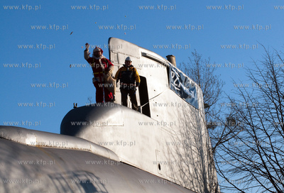Z transportowanego na teren Akademii Marynarki Wojennej...