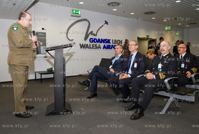 Wojewoda pomorski  przekazal Morskiemu Oddzialowi Strazy...