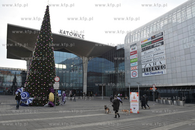Katowice. Centrum miasta. Na zdjeciu  nowy dworzec...