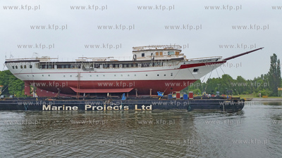 Transport kadluba do portu wewnetrzego w Gdansku szkolnego...