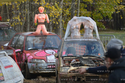 ZYWE TRUPY GRASOWAŁY W KOLIBKACH. Kolejna 14. juz...