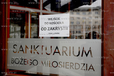 Zgodnie z obowiazujacymi od 25 marca rozporzadzeniami...