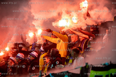 I liga. Arka Gdynia - Kotwica Kołobrzeg n/z kibice...