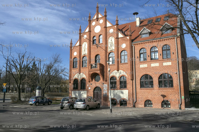 Zrewitalizowany Ratusz Oruński wybudowany w stylu...