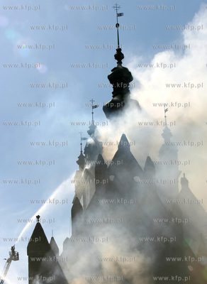 Pozar zabytkowego kosciola sw Katarzyny w Gdansku.
Nz....