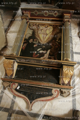 Uratowane zabytki ze spalonego kosciola sw. Katarzyny...