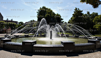Fontanna na Placu Wybickiego w Gdansku Wrzeszczu.
4.07.2009
fot....